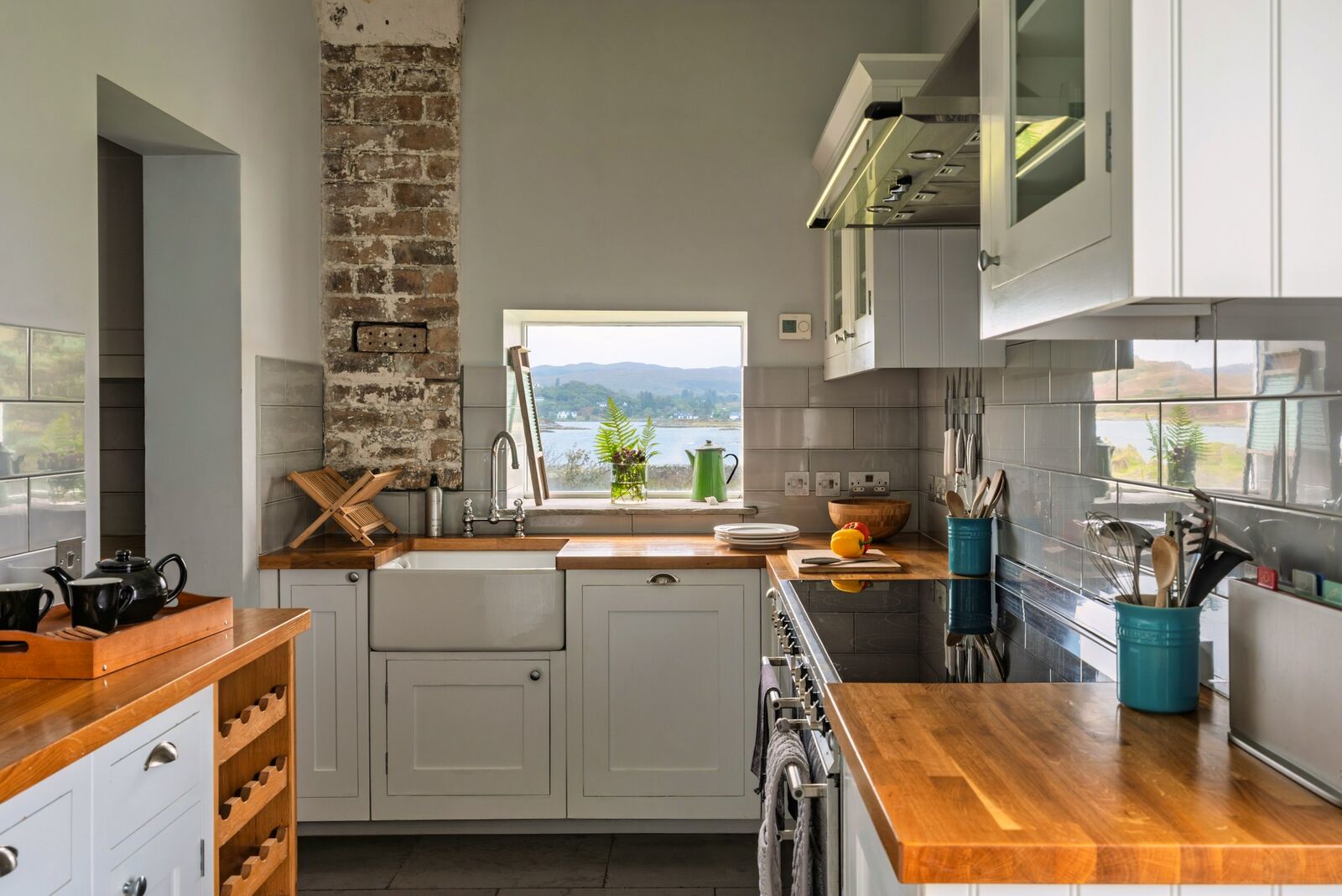 Eilean Sionnach Lighthouse Cottage period cottage to book, Isleornsay, Isle of Skye, interior view 7