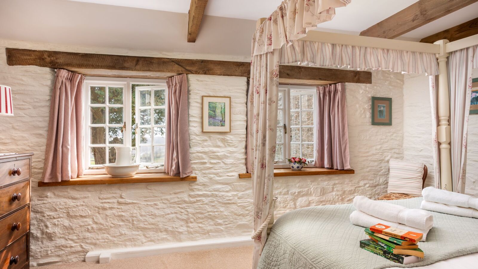 Hollyhock Cottage period cottage to book, Duloe, Cornwall, interior view 3