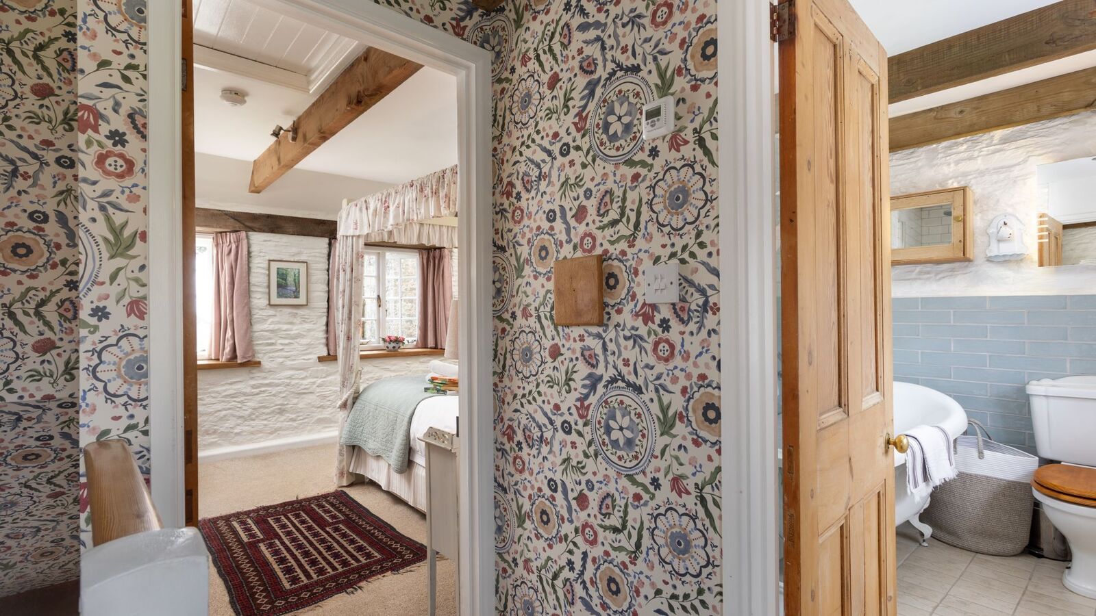 Hollyhock Cottage period cottage to book, Duloe, Cornwall, interior view 5