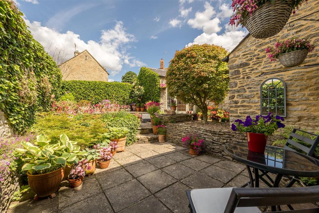 Roundtown Cottage period cottage for sale, Aynho, Northamptonshire, interior view 3